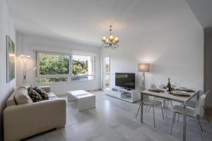 Posezení v ubytování Beach Front apartment in Puerto Banus