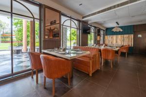 Roadies Rostel - Best Adventure Resort in Ahmedabad餐厅或其他用餐的地方