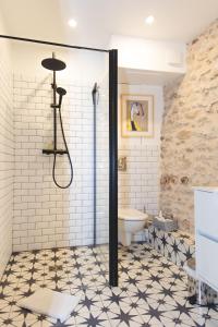 a bathroom with a shower and a toilet at Moulin de Tessé in Flexanville