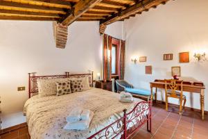 a bedroom with a bed and a desk at Casa Rossa Vendri in Verona