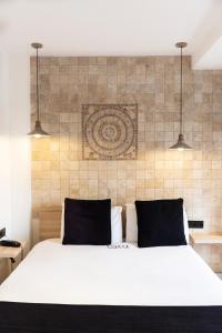 A bed or beds in a room at Ada Apart Otel