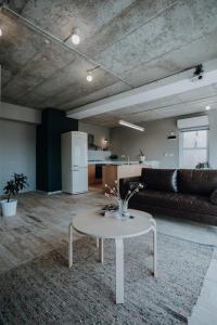 A kitchen or kitchenette at Ada Apart Otel