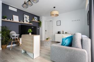 a living room with a couch and a table at Apartamento Manola con terraza junto al Corte Inglés in Albacete