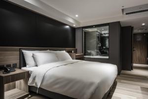 Giường trong phòng chung tại Autumn Willow Hotel