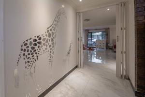 a giraffe mural on the wall of a hallway at Luxury Living 2 Bedrooms 4 Beds 2B athrooms in Southern Brisbane+ Parking in Brisbane