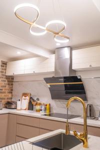 Η κουζίνα ή μικρή κουζίνα στο Luxury Living 2 Bedrooms 4 Beds 2B athrooms in Southern Brisbane+ Parking