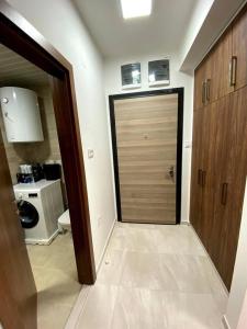 Bathroom sa Brand new 2 bedroom apartment in the center Skopje