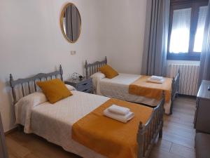 Postel nebo postele na pokoji v ubytování Casa La Plazuelilla