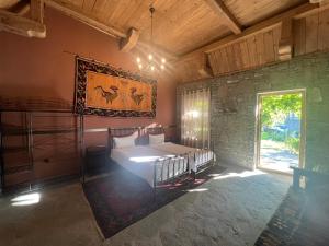 Katil atau katil-katil dalam bilik di Vardzia Resort