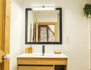 a bathroom with a sink and a mirror at Coeur de Rêve - 5min hypercentre in Troyes +11 photos