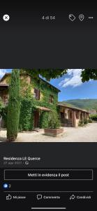 Captura de pantalla de una página web de una casa cubierta de hiedra en Residenza Le Querce Bilocale, en Fossato di Vico