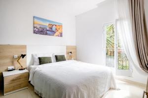 Una cama o camas en una habitación de Hammock Vibes Town House