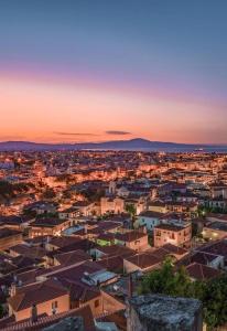 Výhľad na mesto Kalamata alebo výhľad na mesto priamo z apartmánu