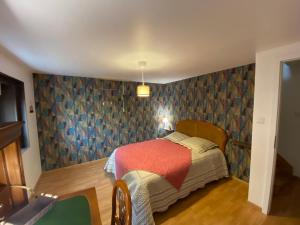 a bedroom with a bed in a room at chambres de l'étang de la Demoiselle in Saint-Nabord