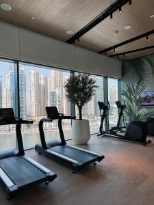 Fitness centrum a/nebo fitness zařízení v ubytování Stylish 1-BDR in premium new building Dubai Marina