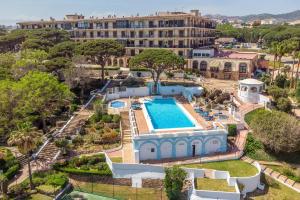 Πισίνα στο ή κοντά στο Mansion Alhamar, Sitio de Calahonda, first line beach, sleeps 5