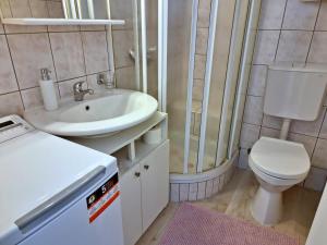 Ένα μπάνιο στο Heart of Omis - Pink +32 φωτογραφίες