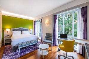 Postel nebo postele na pokoji v ubytování Mercure Tbilisi Old Town