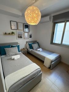 Apartamento Cervantes con terraza y vistas al mar tesisinde bir odada yatak veya yataklar