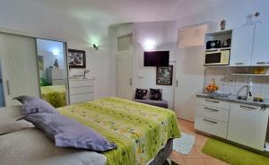 Η κουζίνα ή μικρή κουζίνα στο Heart of Omis - Green +33 φωτογραφίες