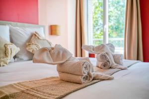 a hotel room with towels on a bed with a window at Appartement équipé à 5 minutes de Paris in Ivry-sur-Seine