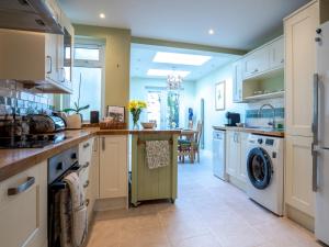 a kitchen with a washer and dryer at Pass the Keys Quarry Cottage Courtyard Garden in Cirencester