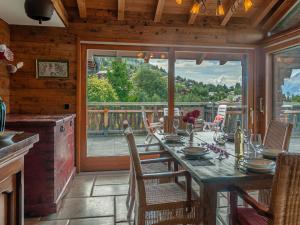 Балкон или тераса в Chalet Belle Vue by Interhome