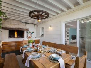 Restaurace v ubytování Villa Luka by Interhome