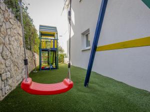 Herní místnost nebo prostor pro děti v ubytování Villa Luka by Interhome