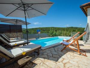 Bazén v ubytování Holiday Home Dalmacia by Interhome nebo v jeho okolí + 37 fotografií