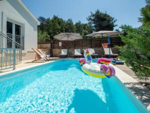 Bazén v ubytování Holiday Home Dalmacia by Interhome nebo v jeho okolí