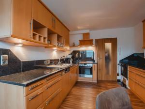 Kuchyňa alebo kuchynka v ubytovaní Apartment Hüttaler by Interhome