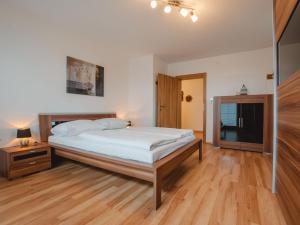Posteľ alebo postele v izbe v ubytovaní Apartment Hüttaler by Interhome