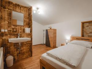 Kúpeľňa v ubytovaní Apartment Hüttaler by Interhome