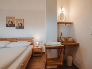 Posteľ alebo postele v izbe v ubytovaní Apartment Hüttaler by Interhome