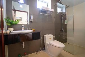 Phòng tắm tại Villa Hotel Du Thuyền