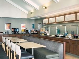 a restaurant with tables and chairs and a counter at Homewood Suites by Hilton Newark Fremont in Fremont