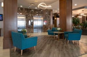 A seating area at DoubleTree by Hilton - Kamloops