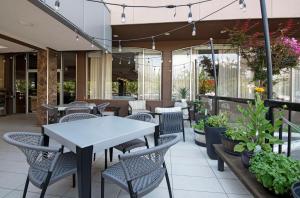 Reštaurácia alebo iné gastronomické zariadenie v ubytovaní DoubleTree by Hilton - Kamloops