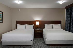 Posteľ alebo postele v izbe v ubytovaní DoubleTree by Hilton - Kamloops