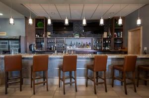 Lounge alebo bar v ubytovaní DoubleTree by Hilton - Kamloops