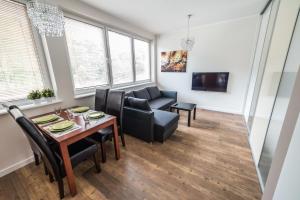 Uma TV ou centro de entretenimento em Silver One Apartments