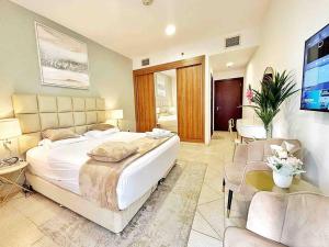 Postel nebo postele na pokoji v ubytování Your Dubai Skyline Retreat