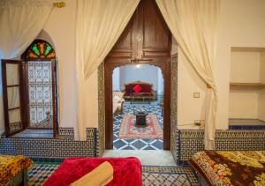a room with a bed and a room with a mirror at Riad Chilling in Fès