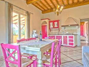 Kuchyň nebo kuchyňský kout v ubytování Apartment Il Felciaione-20 by Interhome