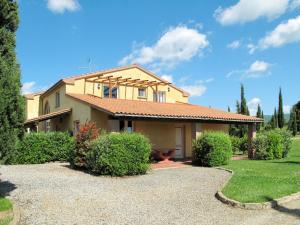 Budova, kde se apartmán nachází + 23 fotografií