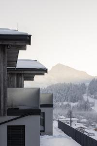 A general mountain view or a mountain view taken from az apartmanhoteleket