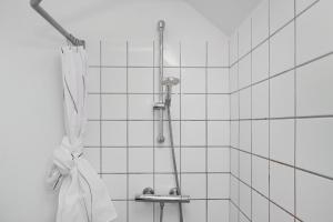 Koupelna v ubytování Centralt Byliv - 2 Soveværelser med plads til 6 + 26 fotografií