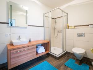 Ένα μπάνιο στο Apartment Christine EG by Interhome