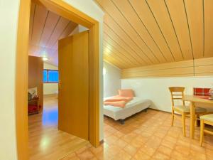 Ein Bett oder Betten in einem Zimmer der Unterkunft Apartment INT2 - 2 Zimmer für max- 4 Personen A2 by Interhome